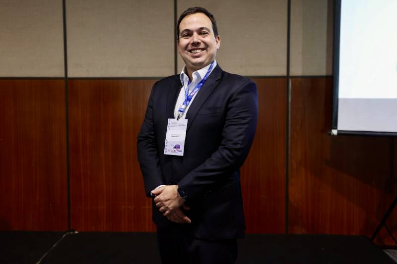 MESA-REDONDA DESTACA TUMORES CEREBRAIS, INOVAÇÕES TECNOLÓGICAS E PERSPECTIVAS FUTURAS NO CONGRESSO DE ONCOLOGIA DO HOL