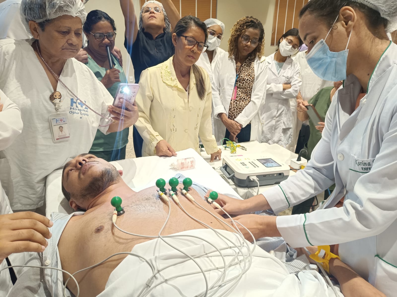 Profissionais de Enfermagem do Ophir Loyola recebem treinamento para realização de eletrocardiograma